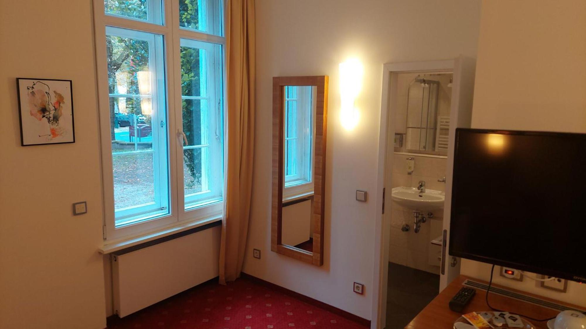 Die Villa, Zimmer 26, Dz Leverkusen Esterno foto