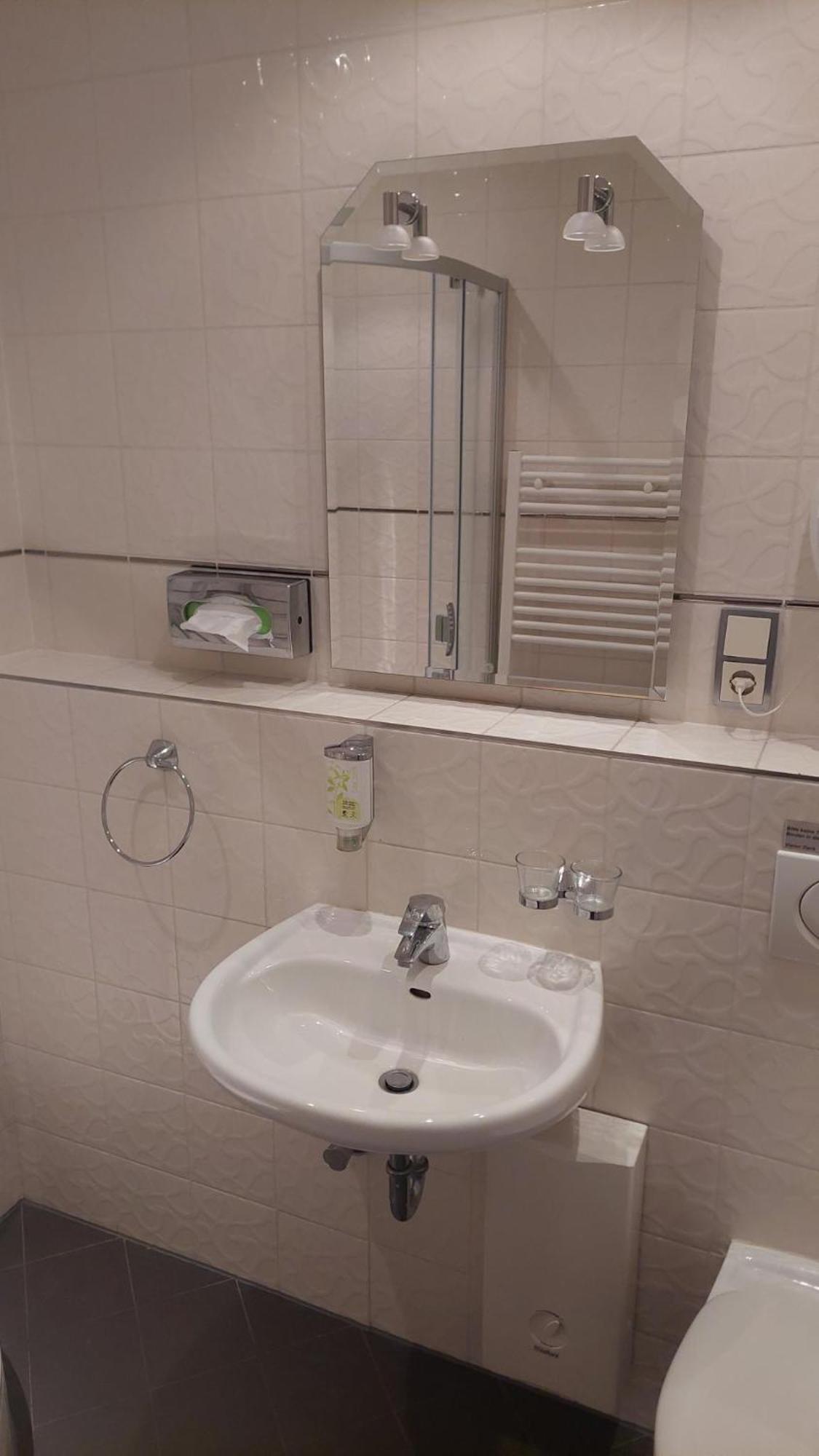 Die Villa, Zimmer 26, Dz Leverkusen Esterno foto