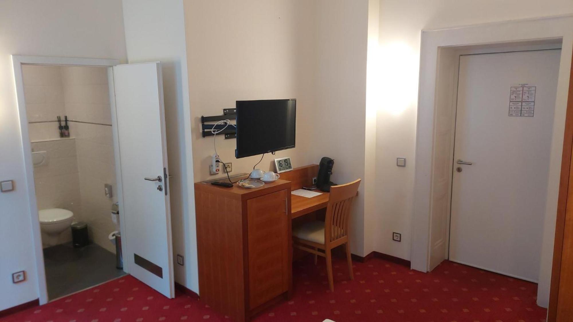 Die Villa, Zimmer 26, Dz Leverkusen Esterno foto